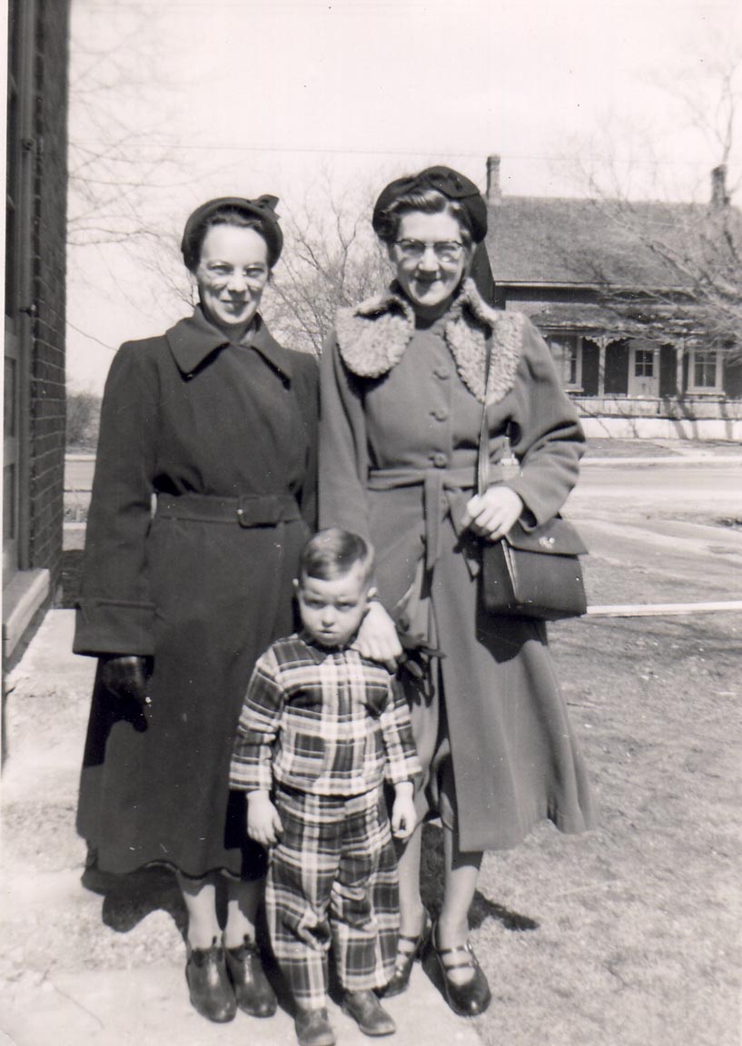 pictures/WORKERS/First workers picture. Eva Dick, Wayne, Reta Sobey.jpg